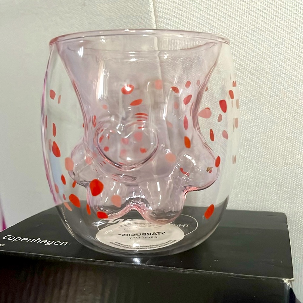 Starbucks Spring kitty paw